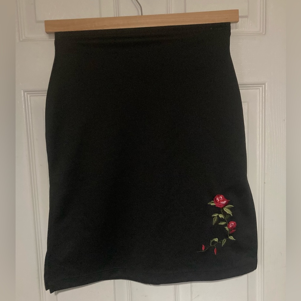 EUC 📦 Derek Heart jet black embroidered A line skirt - Picture 1 of 4